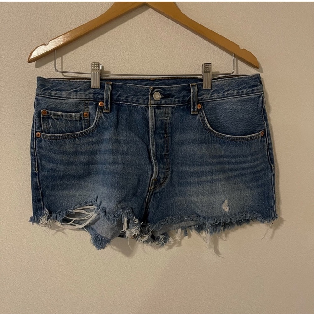Levi’s 501 Button Fly High Rise Cutoff Shorts Distressed Raw Frayed Hem-32